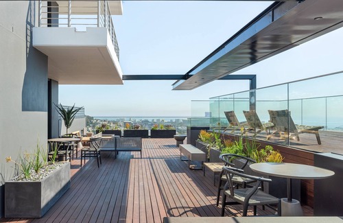 Flora Park Apartment | Experience Breathtaking Views at 16 on Bree Apartment
