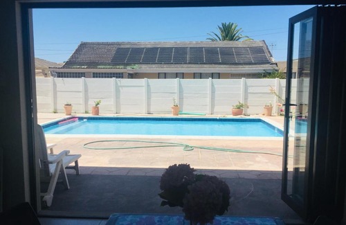 Lansdowne Apartment | Budget-Friendly Cape Town Student Accommodation Near Pool