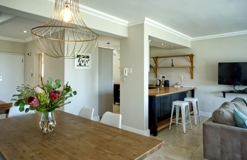 Scott Estate Apartment | Discover Cape Town Townhouse with Breathtaking Views