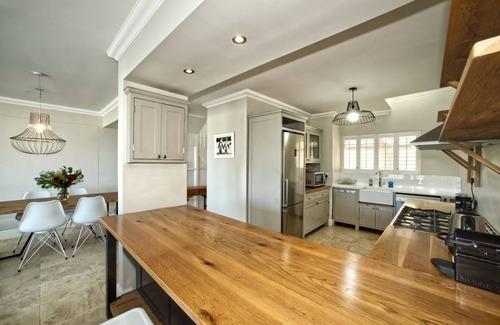 Scott Estate Apartment | Discover Cape Town Townhouse with Breathtaking Views