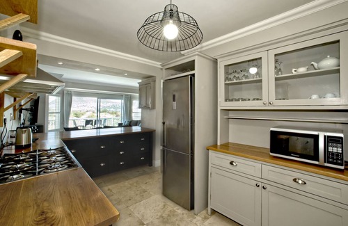 Scott Estate Apartment | Discover Cape Town Townhouse with Breathtaking Views