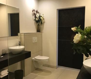 Somerset West Apartment | Experience Cape Vermeer: Oceanfront Bliss with Spa & Pool