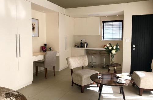 Somerset West Apartment | Experience Cape Vermeer: Oceanfront Bliss with Spa & Pool