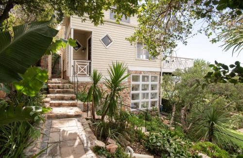 Muizenberg Villa | Oceanfront Elegance at Cape Weaver Muizenberg - 4 Star Stay