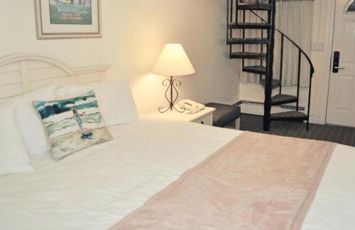 Hyannis Hotel | Discover Cape Winds Resort: Family-Friendly Fun Awaits!