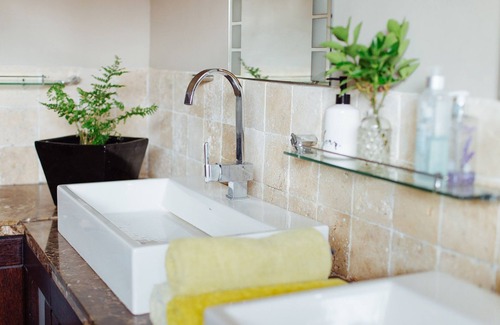 Kylemore Bed & Breakfast | Inviting 4 Bedroom House in Cape Winelands Awaits You