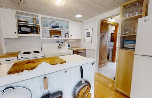 Brewster Cottage | Stroll to Saints Landing Beach with Family-Friendly Perks