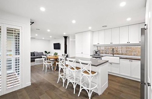 Capel Sound House | Capel Home: Oceanfront Getaway with Spa & Breakfast