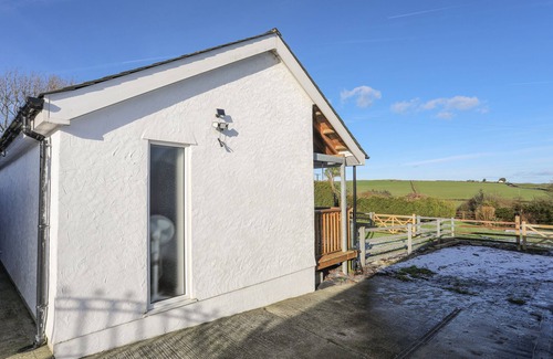 Llanerchymedd Cottage | Pet-Friendly Getaway at Capel Park in Llanerchymedd
