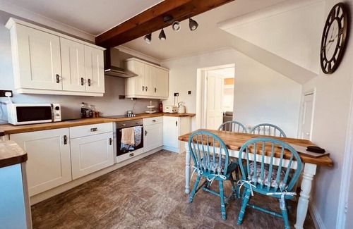 Branston Cottage | Inviting Cottage Near Lincoln with Breakfast & Family Amenities