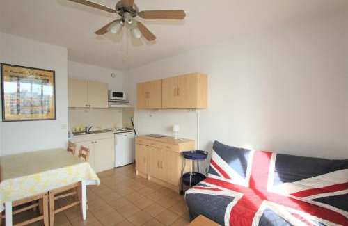 La Cote Radieuse Apartment | Cozy Capestang Studio Steps from the Beach & Pet Friendly