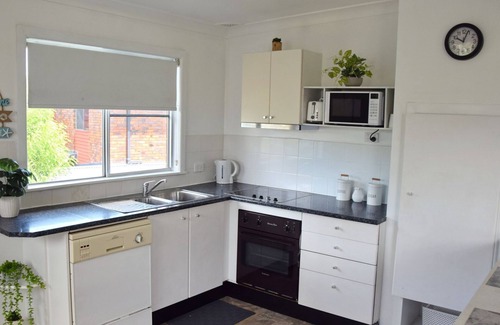 South West Rocks House | Capeview 2 - Top floor unit perfect distance from everything you could need in South West Rocks.