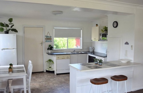 South West Rocks House | Capeview 2 - Top floor unit perfect distance from everything you could need in South West Rocks.