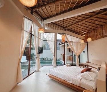 Munggu Hotel | Inviting Capila Villa Bali: Family-Friendly with Kitchen & Breakfast