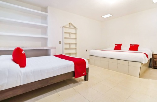 De Mexicanos Hostel | Relax at Hotel Las Nubes: Family-Friendly with Spa Access