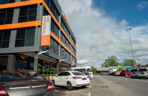 Bintulu Hotel | Budget-Friendly Stay at Capital O 90083 Riverfront Inn