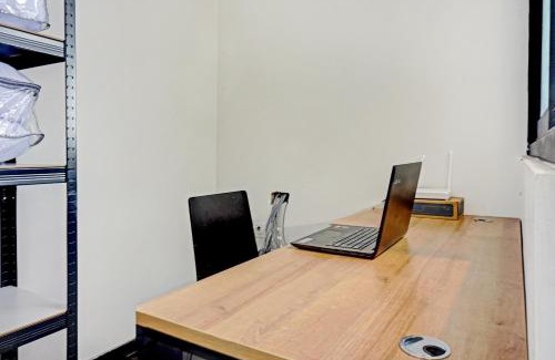 Bendungan Hilir Hotel | Cozy OYO Capital O 90635 Tango Juliet Residence Awaits You