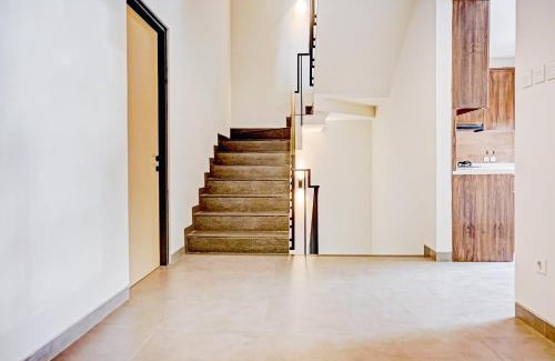 Bendungan Hilir Hotel | Cozy OYO Capital O 90635 Tango Juliet Residence Awaits You