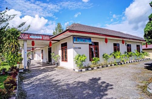 Kota Sidikalang Hotel | Child-Friendly Getaway at Capital O 92214 Beristera Hotel