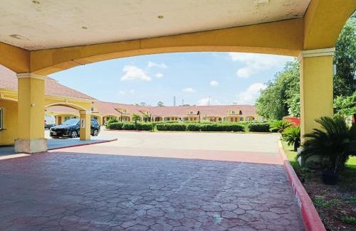Channelview Hotel | Capital O Deluxe Inn Channelview Houston I-10