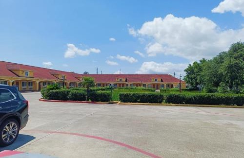 Channelview Hotel | Capital O Deluxe Inn Channelview Houston I-10