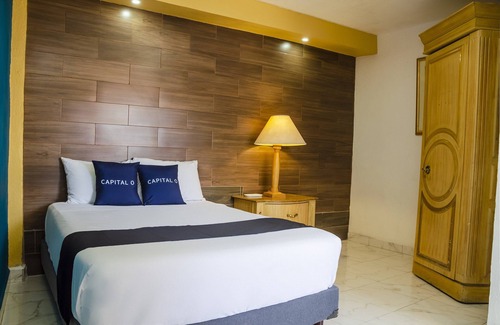 Centro Hotel | Discover Capital O Hotel Dos Mares in Cabo San Lucas