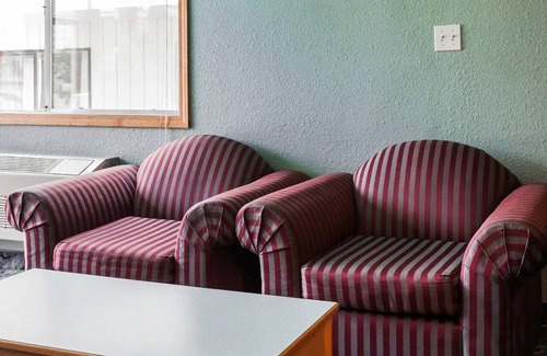 Stevenson Hotel | Budget-Friendly Stay at Rodeway Inn with Family Amenities