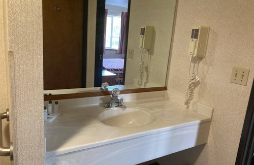 Stevenson Hotel | Budget-Friendly Stay at Rodeway Inn with Family Amenities