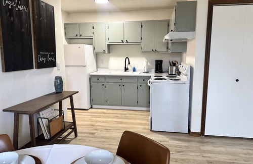 Springfield Apartment | Downtown Capital Suite: King Bed, Kitchen & Breakfast Included