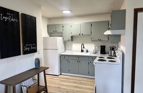 Springfield Apartment | Downtown Capital Suite: King Bed, Kitchen & Breakfast Included