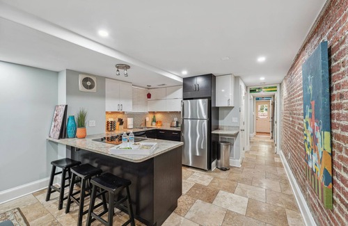 Southeast Apartment | Prime Capitol Hill Stay: Walk to Metro & Nearby Cafes