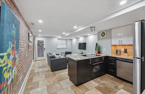 Southeast Apartment | Prime Capitol Hill Stay: Walk to Metro & Nearby Cafes