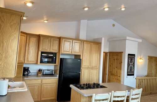 Teasdale House | Top-Rated Capitol Reef Home with Fast Wi-Fi and Kitchen