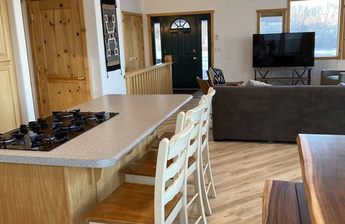 Teasdale House | Top-Rated Capitol Reef Home with Fast Wi-Fi and Kitchen