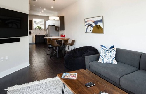 North Side Condo | Prime Capitol View Condos with Breakfast & Family Amenities