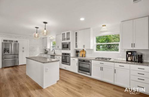 Swede Hill House | Capitol View Downtown Penthouse with Spa & Child-Friendly Amenities