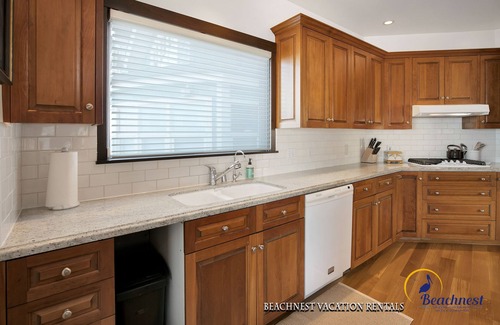 Capitola House | Exceptional Capitola Oceanside with Breakfast & Family Amenities