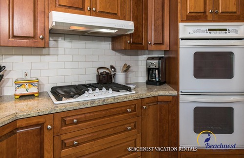 Capitola House | Exceptional Capitola Oceanside with Breakfast & Family Amenities