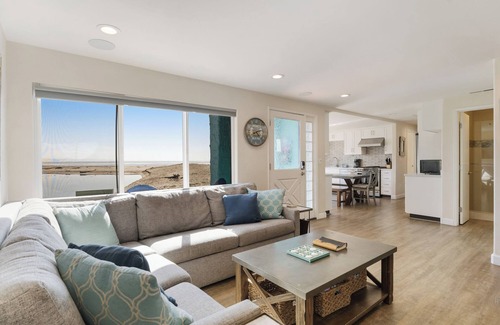 Capitola House | Exclusive Oceanfront Retreat at Capitola Venetian