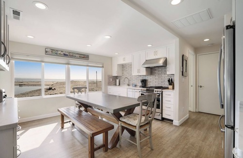 Capitola House | Exclusive Oceanfront Retreat at Capitola Venetian
