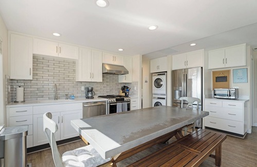 Capitola House | Exclusive Oceanfront Retreat at Capitola Venetian