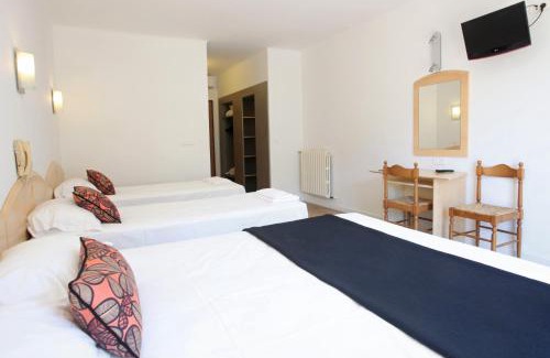 Porto Hotel | Inviting Capo D'orto: Oceanfront Stay with Pool & Breakfast