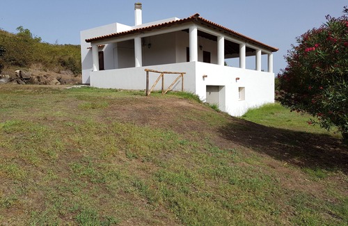 Vulcano Villa | Elegant Capo Grillo Cottage with Panoramic Terrace