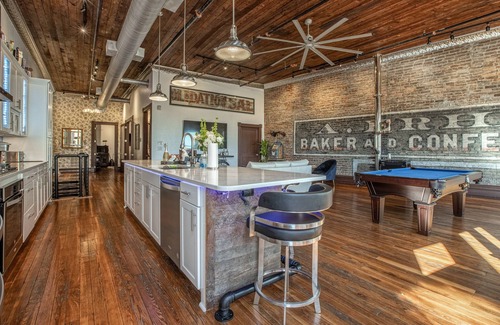 Hot Springs Condo | Discover Capone's Loft: Unique Stay with Pool & Kitchen