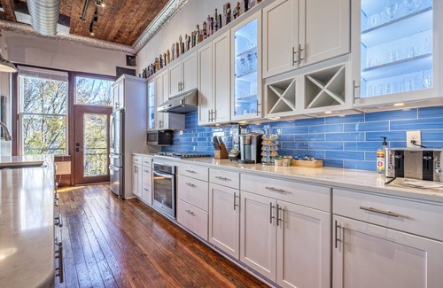Hot Springs Condo | Discover Capone's Loft: Unique Stay with Pool & Kitchen
