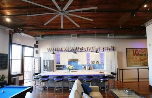 Hot Springs Condo | Discover Capone's Loft: Unique Stay with Pool & Kitchen