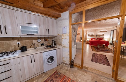 Mustafapasa Apartment | Explore Cappadocia Deep Cave House with Spa & Breakfast
