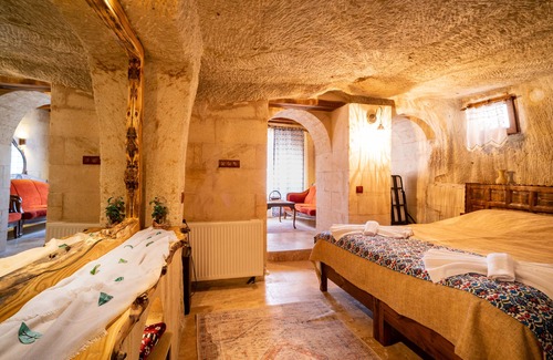 Nar Bed & Breakfast | Experience Cappadocia inans Cave with Pool & Family Amenities