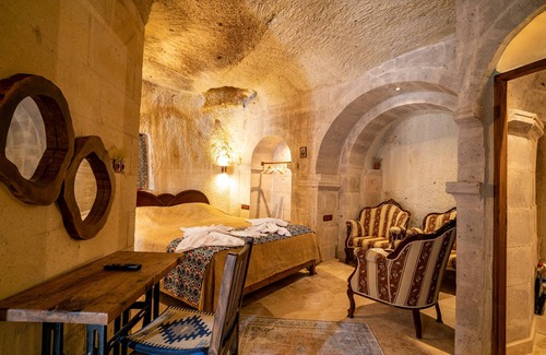 Nar Bed & Breakfast | Experience Cappadocia inans Cave with Pool & Family Amenities