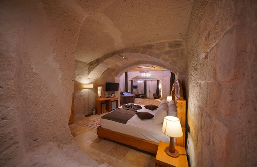 Goreme Hotel | Discover Secret Hill Cave Suites with Pool & Spa Amenities